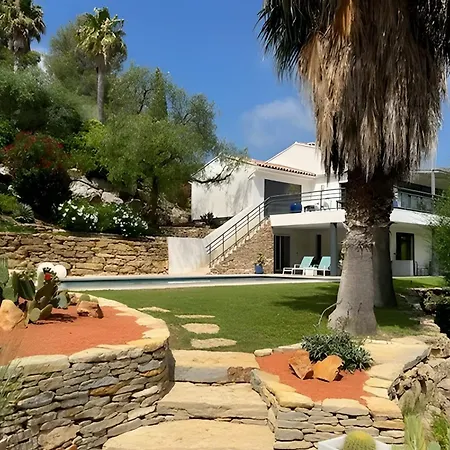 Entre Et Pinede Piscine לינה וארוחת בוקר בנדול