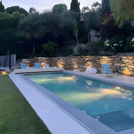 Entre Et Pinede Piscine Bed & Breakfast 4*